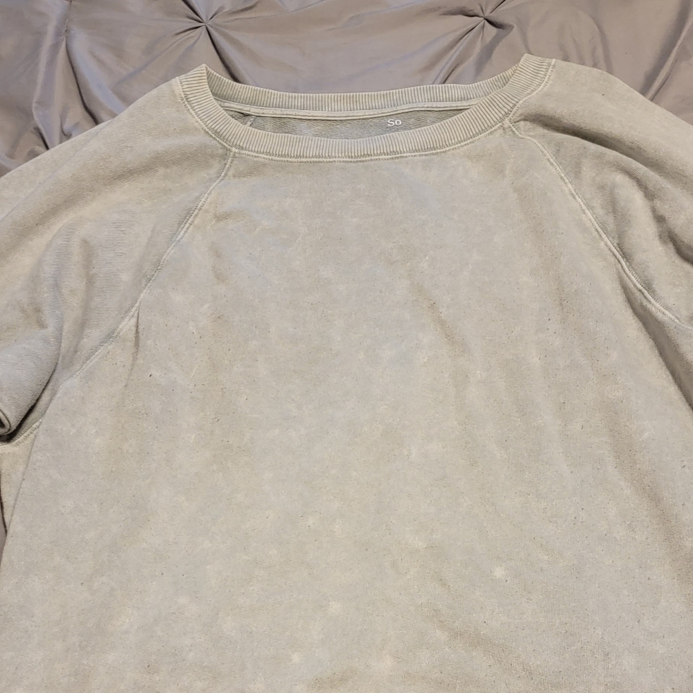 Light gray sweatshirt